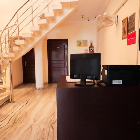 Hotel Green Villa - Near Anand Vihar Station Нью-Делі Екстер'єр фото
