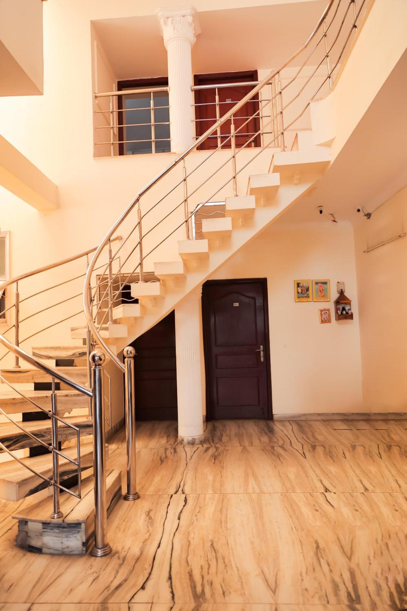 Hotel Green Villa - Near Anand Vihar Station Нью-Делі Екстер'єр фото