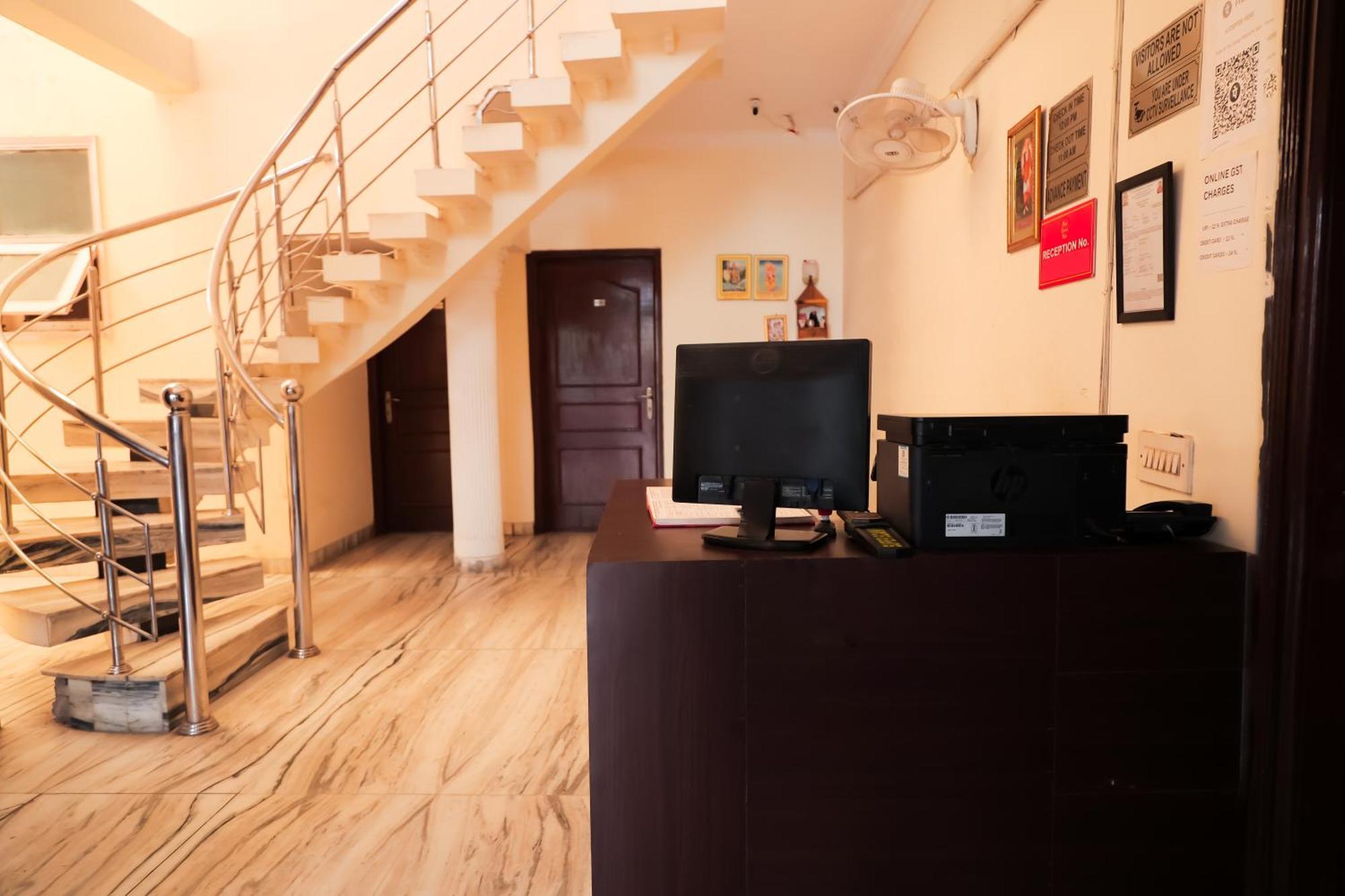 Hotel Green Villa - Near Anand Vihar Station Нью-Делі Екстер'єр фото