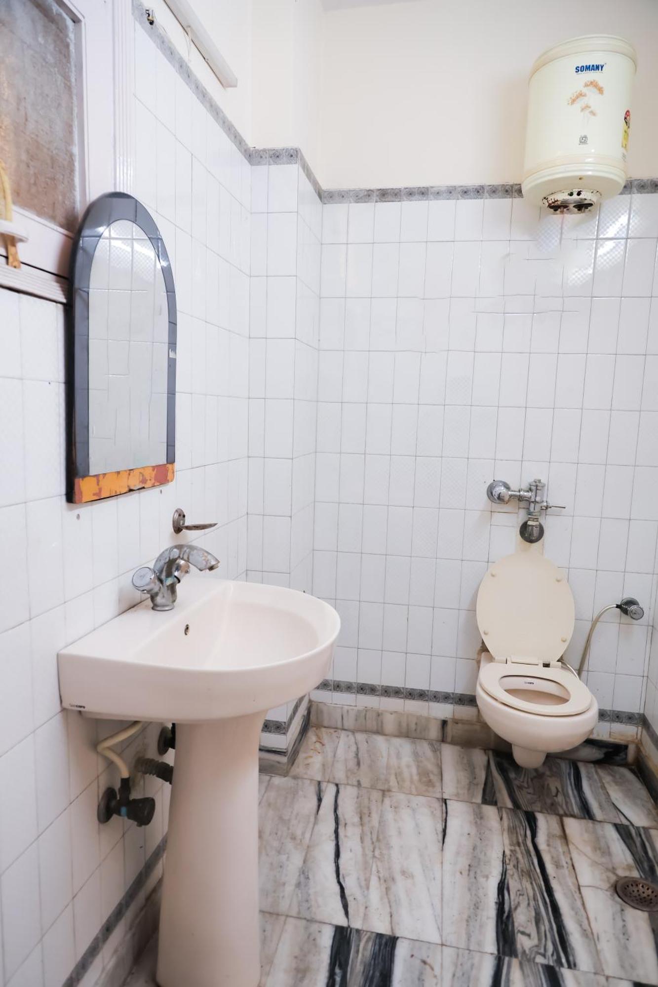 Hotel Green Villa - Near Anand Vihar Station Нью-Делі Екстер'єр фото