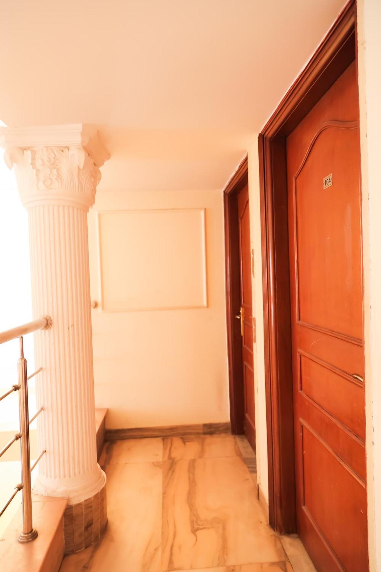 Hotel Green Villa - Near Anand Vihar Station Нью-Делі Екстер'єр фото